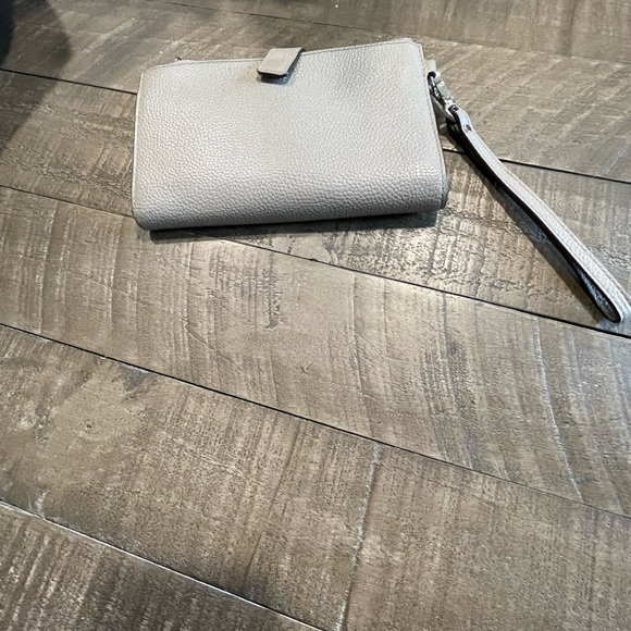 Michael kors wallet/ wristlet - Picture 1 of 3
